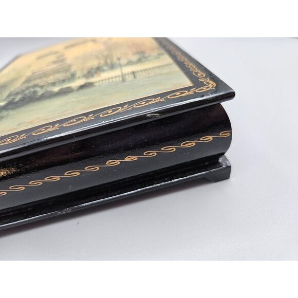 Hand Painted Russian Church Scene Lacquer Box Signed  7" x 5" Black and Red - Picture 7 of 11
